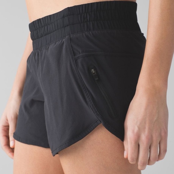 lululemon athletica Pants - Lululemon Tracker Short in Black size 6 running shorts loose athletic shorts